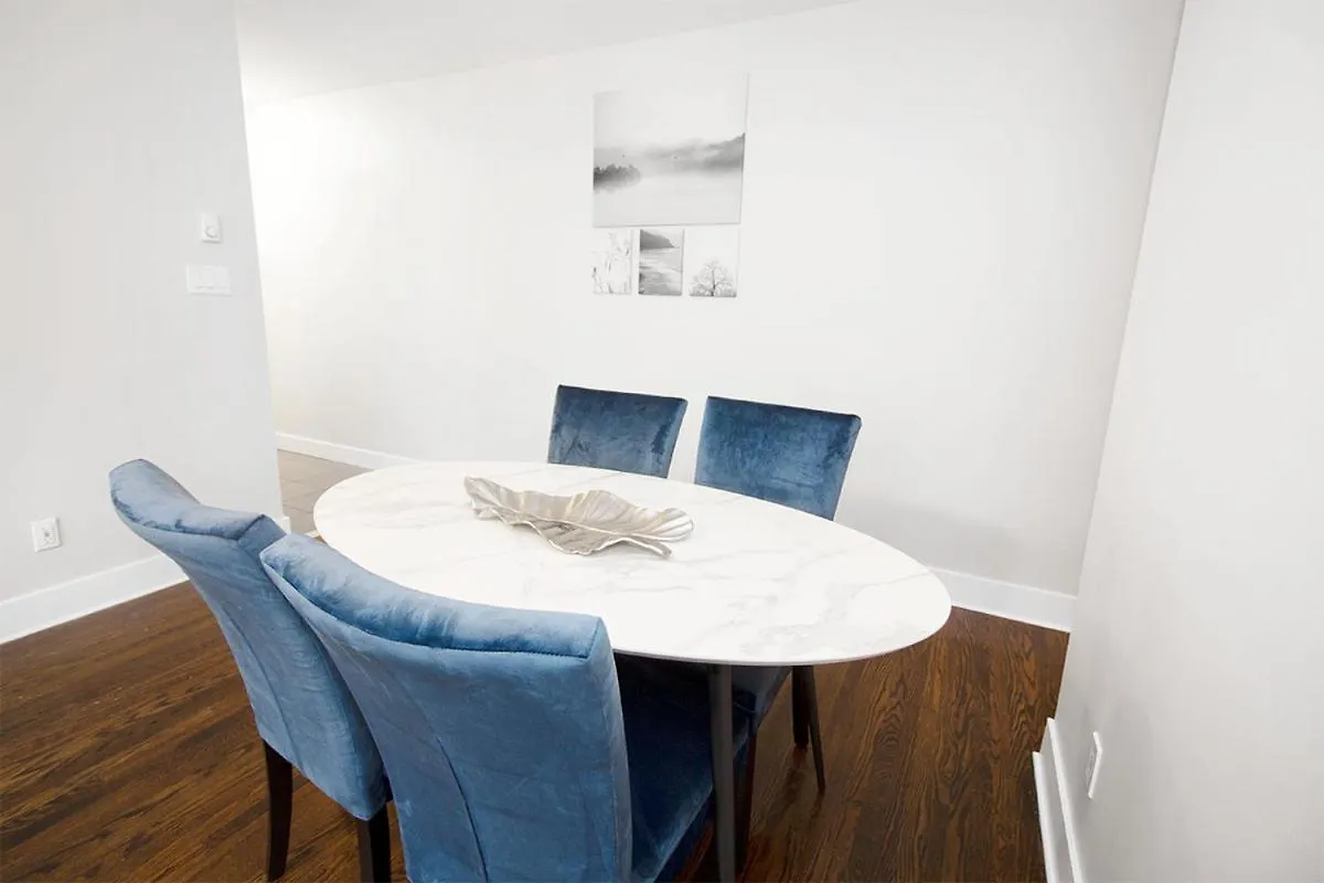 2-Bedroom Suite On Corydon Ave, Parking Included! Γουίνιπεγκ 0*,